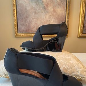 Donald J Pliner Black Wedge Open Toe